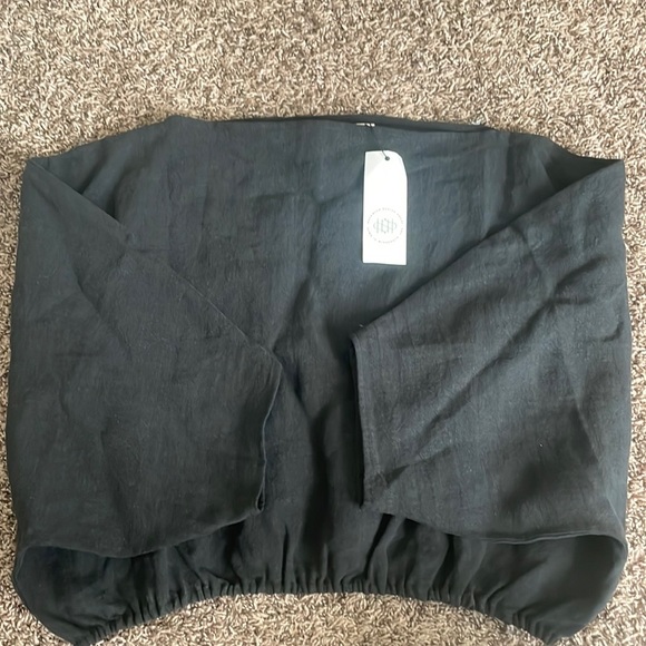New with tags, Hackwith Design House Cropped Linen shirt - Picture 1 of 3
